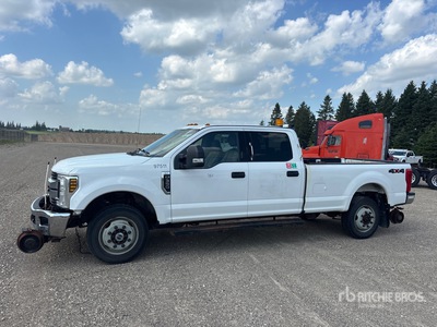 2019 Ford F-350 XLT 4x4 Crew Cab Hi-Rail Pickup