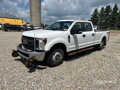 2018 Ford F-350 XL 4x4 Crew Cab Hi-Rail Pick Up