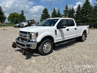 2019 Ford F-350 XLT 4x4 Crew Cab Hi-Rail Pickup