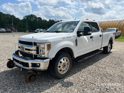 2019 Ford F-350 XLT 4x4 Crew Cab Hi-Rail Pickup
