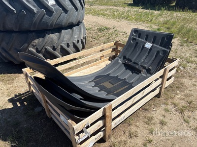 Quantity of (4) Fenders Parti varie - Fits John Deere R4004
