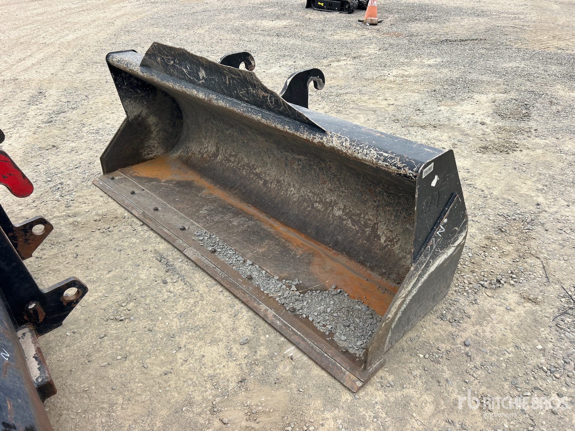 Cat 95 in Telehandler Bucket