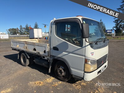 2005 Mitsubishi Canter 4x2 شاحنة مسطحة (Inoperable)