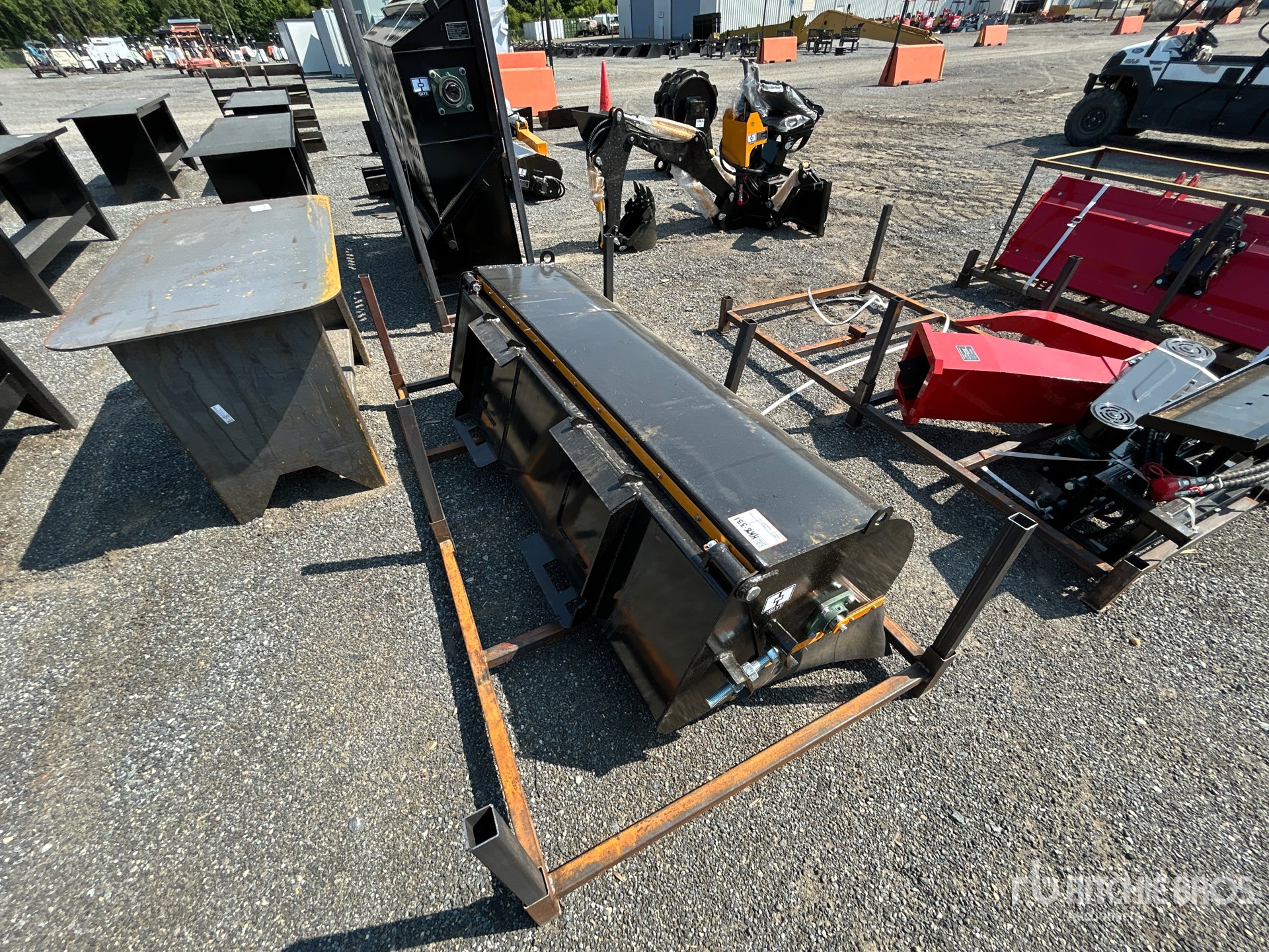 2026 GIYI GY-BS72 72 in Closed Skid Steer Sweeper (Unused)