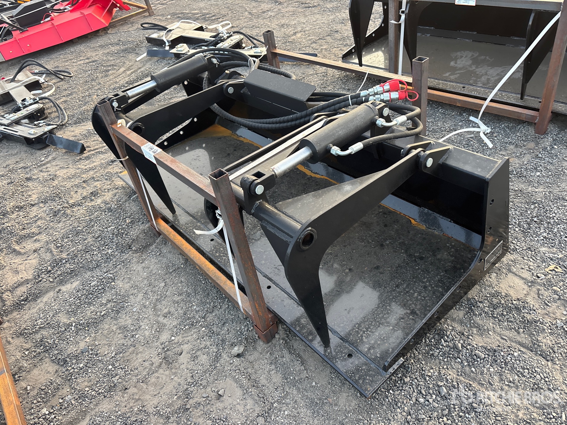 2026 GIYI GY-PG72 72 in Q/C Skid Steer Grapple (Unused)