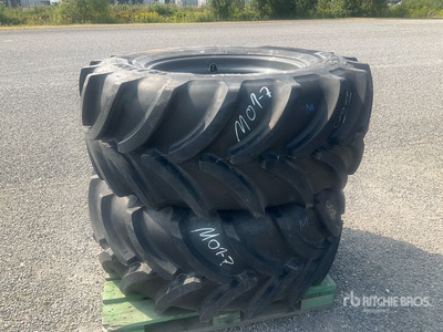 Quantity of (2) Vredestein 150D TRAXION65 540/65R30 Roues