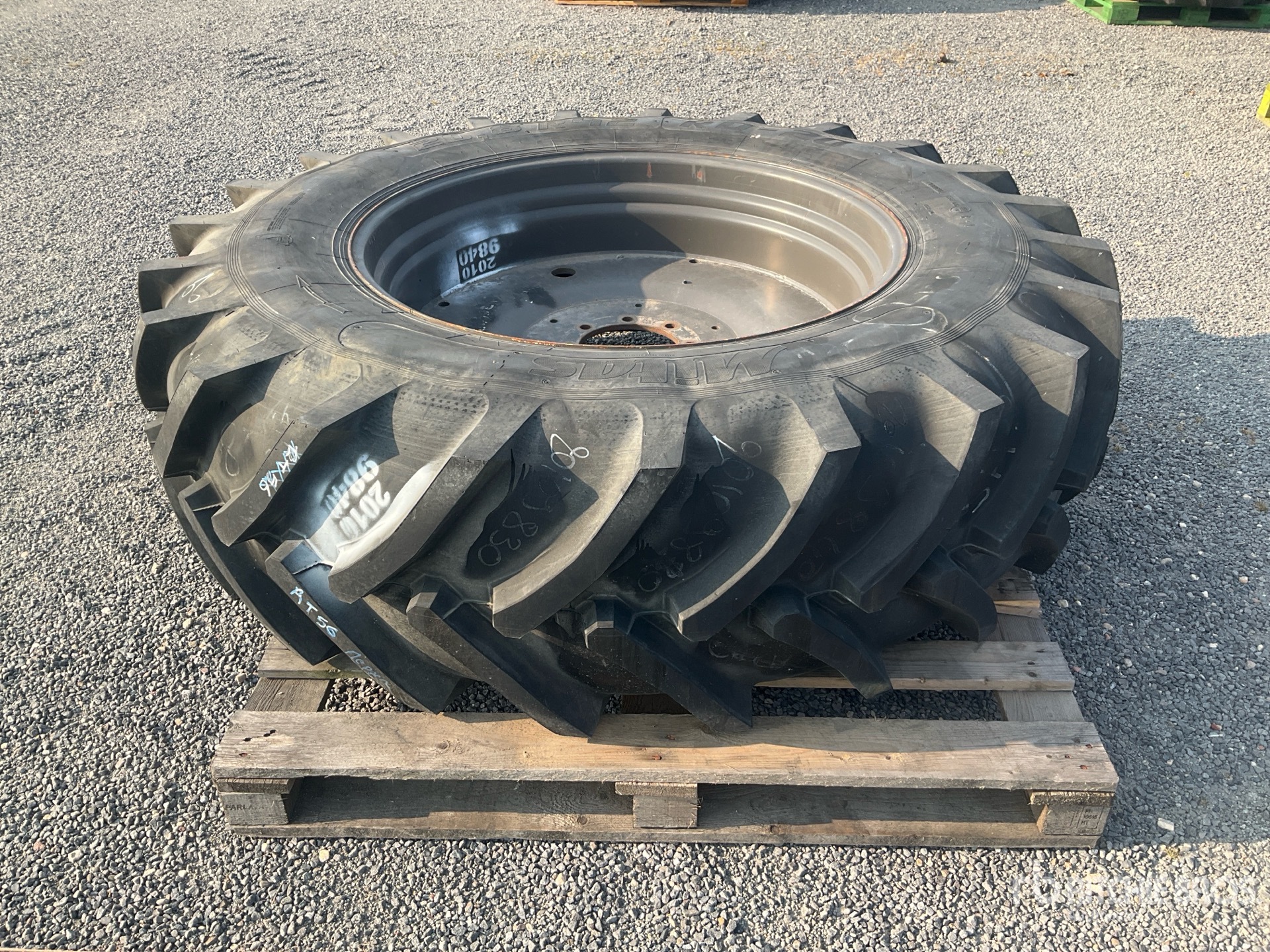 Quantity of (1) Mitas 20,8 R42 F Wheels