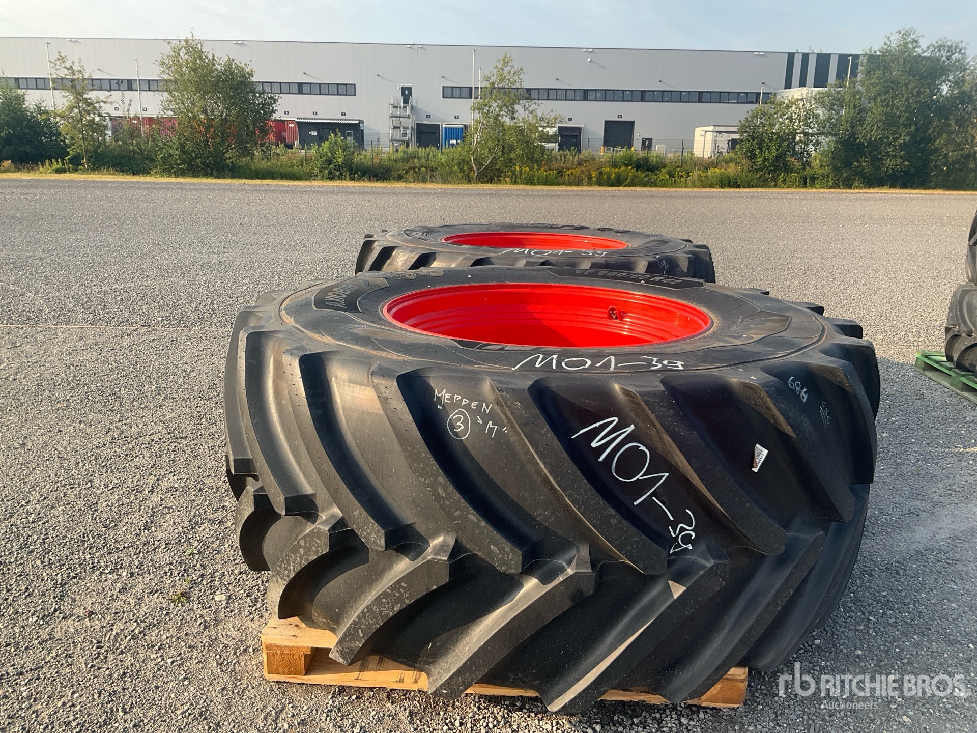 Quantity of (2) Michelin VF TL 189D 900/60R42 AXIOBIB2 M Wheels