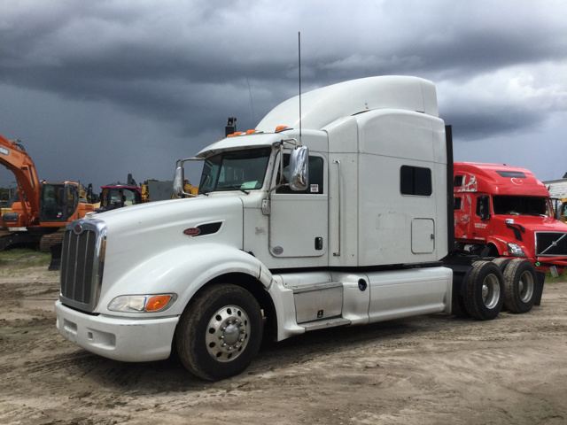 2013 Peterbilt 386 T/A Sleeper Truck Tractor