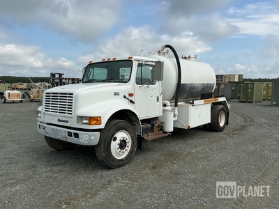 2001 International 4700 Fuel Truck