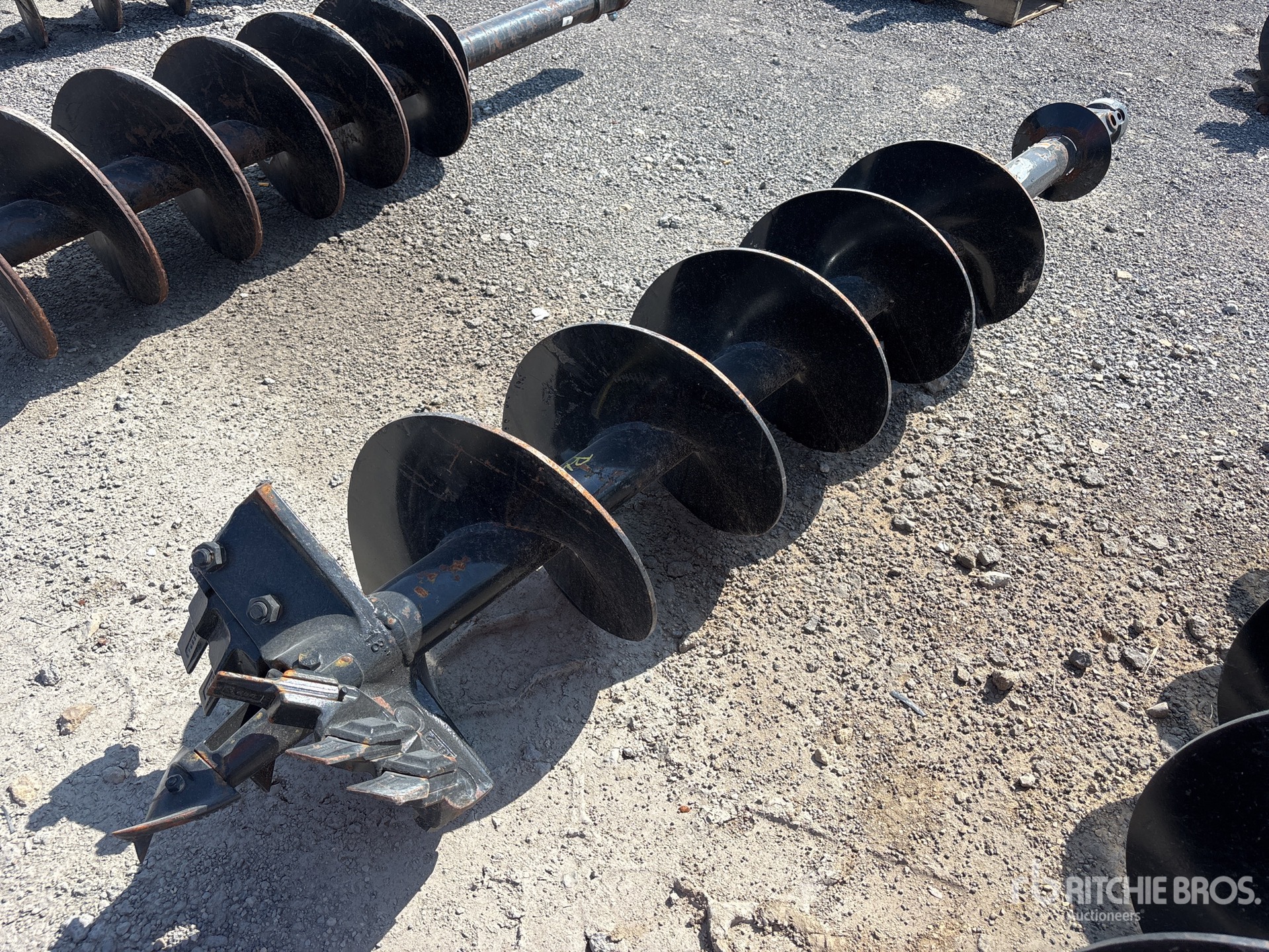 18 in Dirt 104 in OAL w/2 1/2 in HEX Auger Bit (Unused)