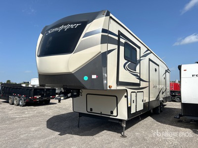 2020 Sandpiper Forest River 42 ft T/A Travel Trailer