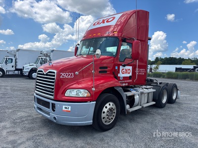 2016 Mack CXU613 Pinnacle 6x4 Ciągnik siodłowy T/A z kabiną dzienną