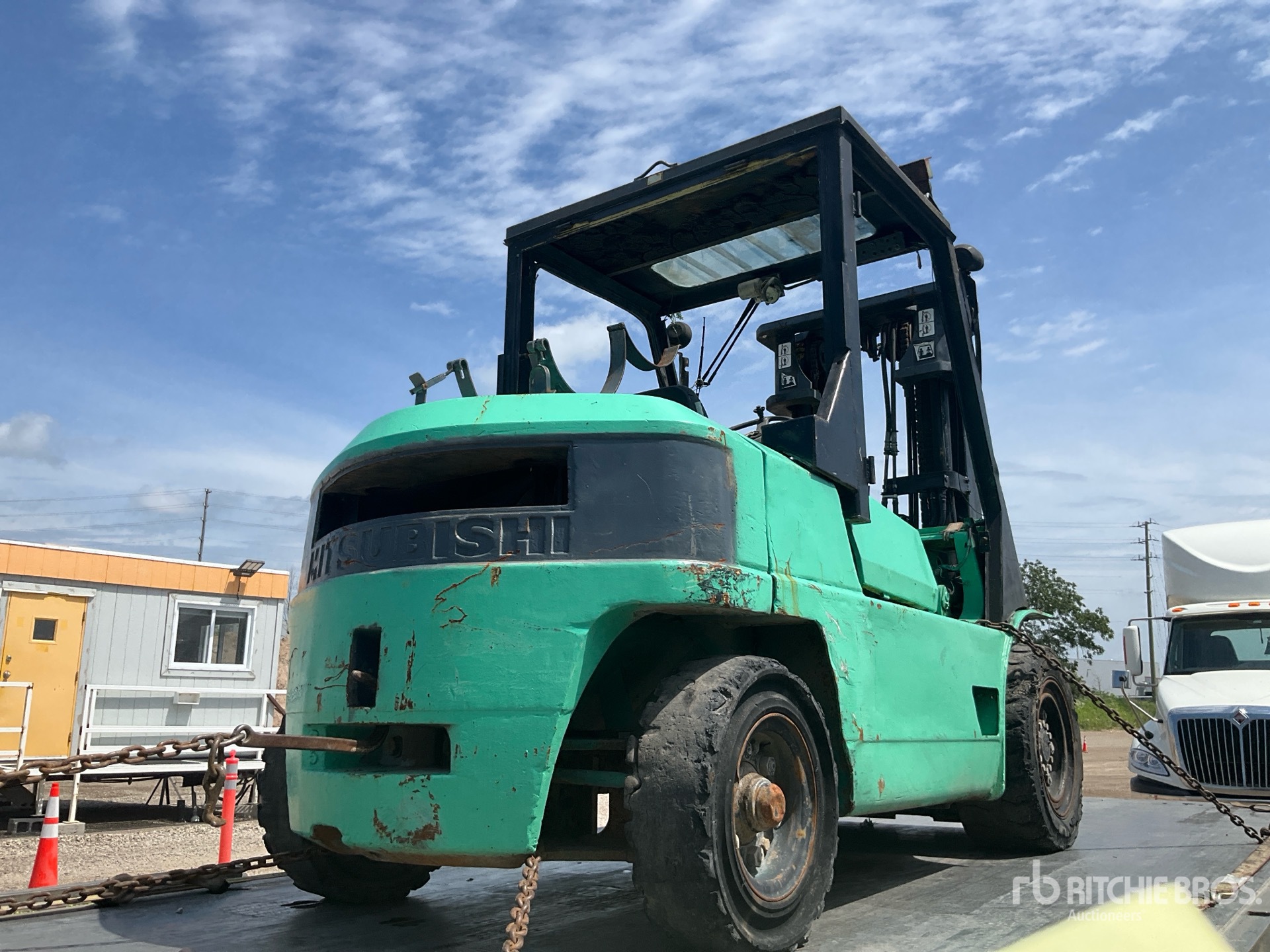 1988 Mitsubishi 8000 lb Pneumatic Tire Forklift