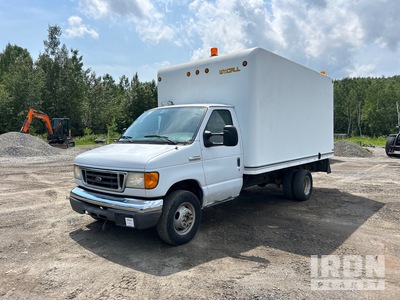 2005 Ford F-350 4x2 Dually Van Truck