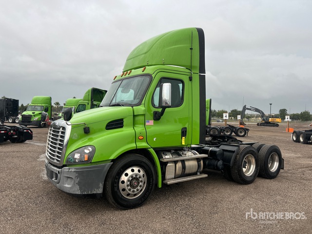 2019 Freightliner Cascadia 113 6x4 T/A Day Cab Truck Tractor