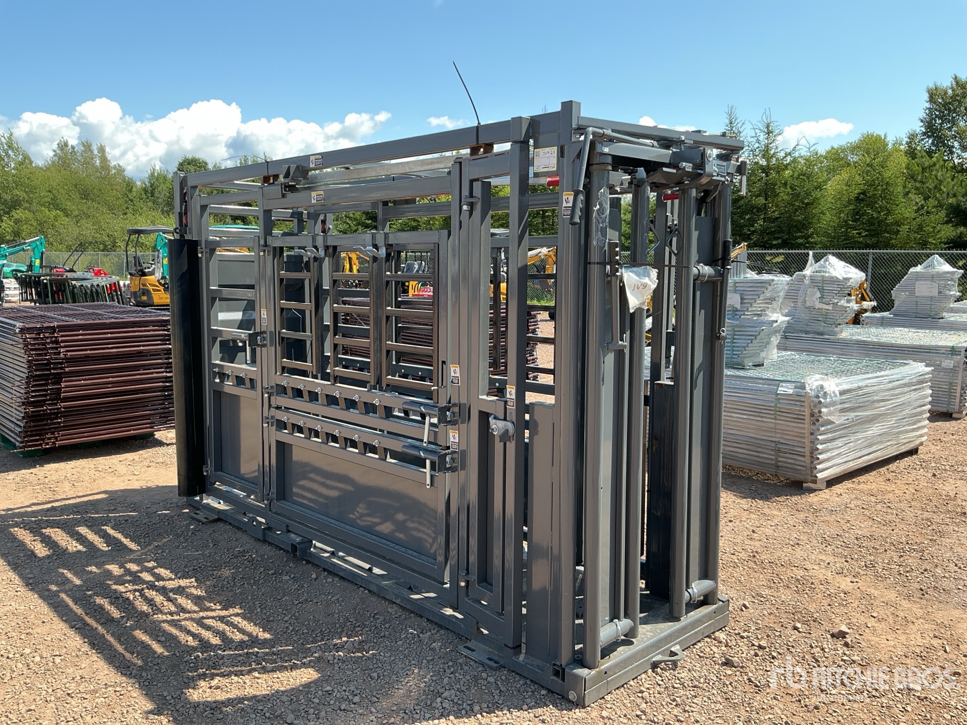 2026 BYT CC003 12 ft 6 in Upgraded Stockman Squeeze Chute (Unused)