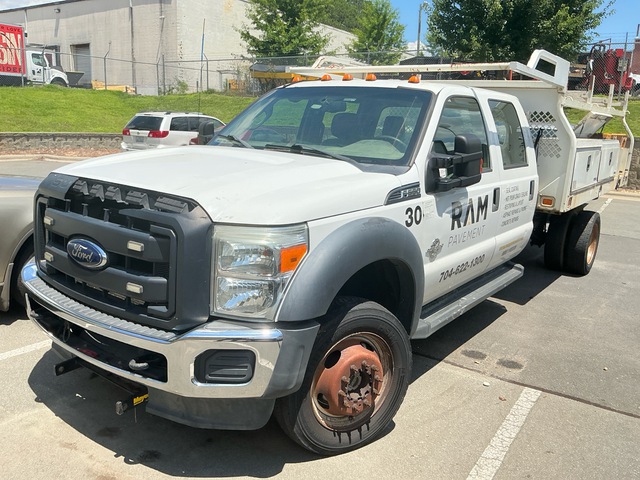 2016 Ford F-550 XL 4x4 Flatbed Truck