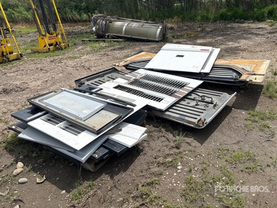 Quantity of (3) Pallets of Miscellaneous Plastic Parts For Buses Parti varie