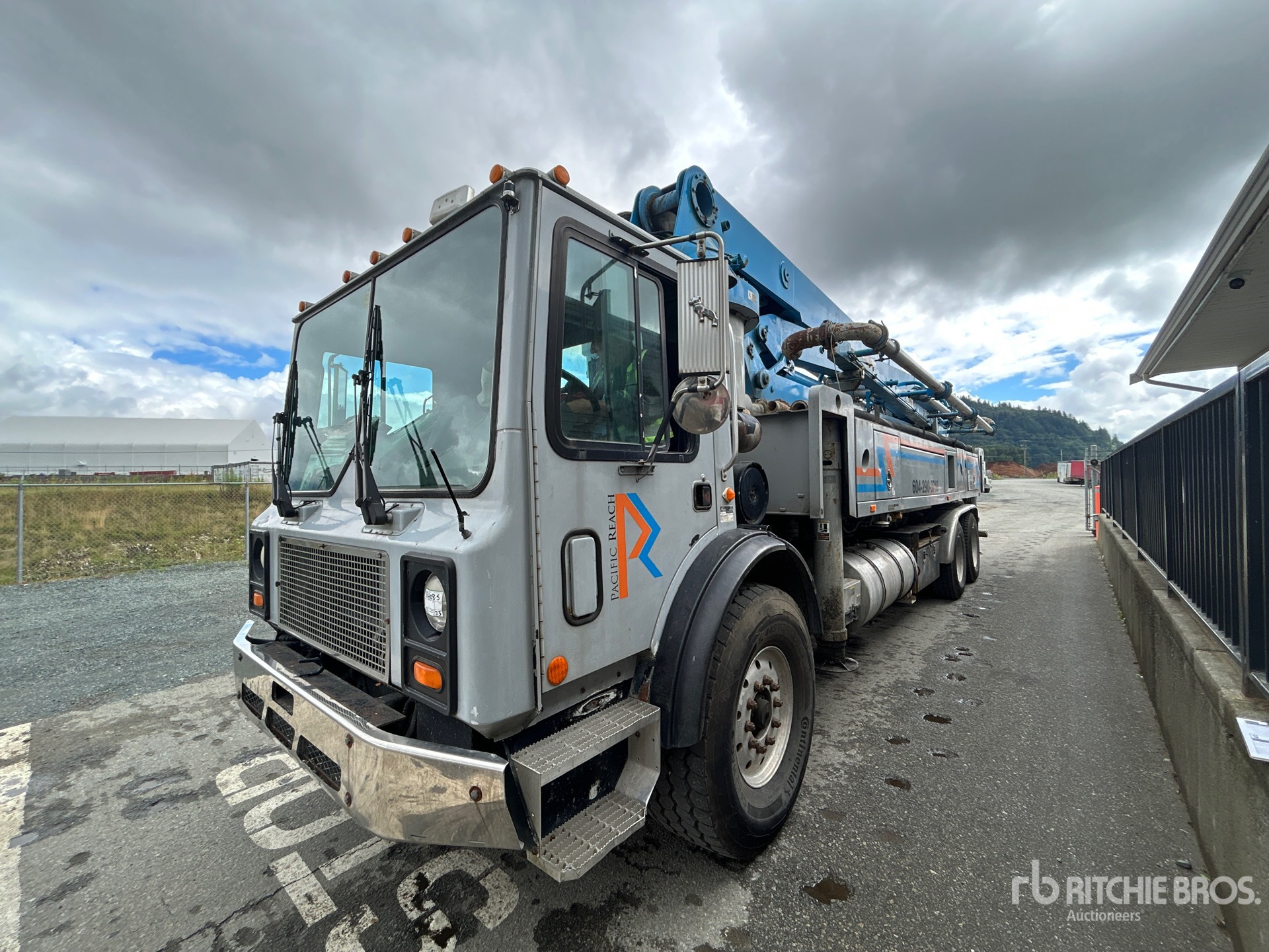 2006 Schwing 2525H-5/S41SX 41 m on 2007 Mack MR688S 6x4 Concrete Pump Truck