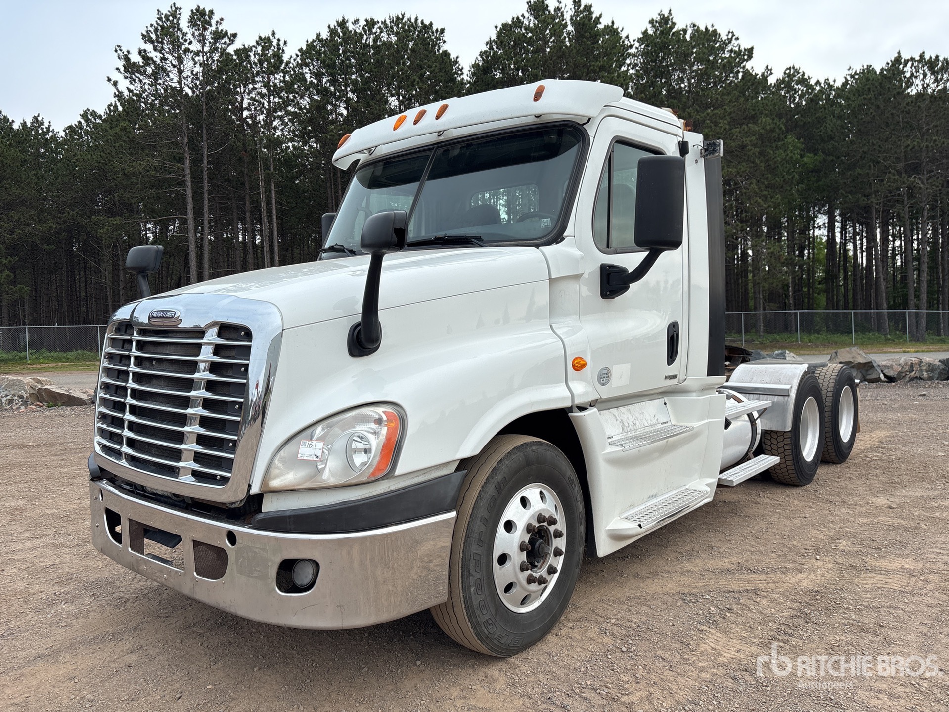 2014 Freightliner Cascadia 125 6x4 T/A Day Cab Truck Tractor