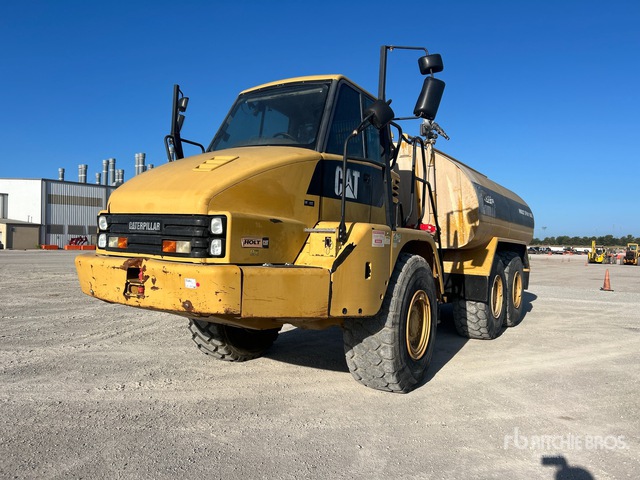 2011 Cat 725 6x6 Articulated Water Truck