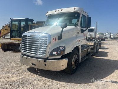 2016 Freightliner Cascadia 125 6x4 T/A Day Cab Truck Tractor