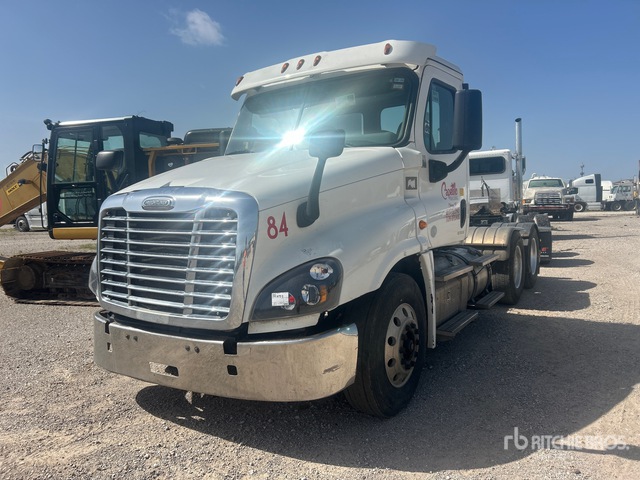 2016 Freightliner Cascadia 125 6x4 T/A Day Cab Truck Tractor
