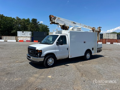 2017 Altec AT200A 30 ft on 2017 Ford E-350 4x2 Camion Nacelle