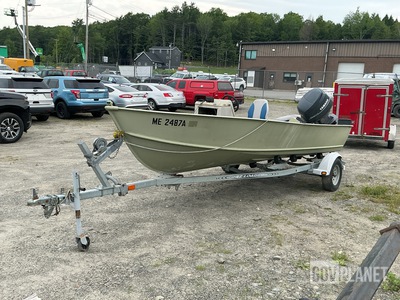 Lund Fishing Boat w/Ez Loader Trailer