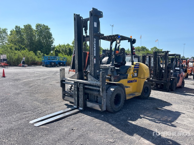Komatsu FH70-2 13700 lb Pneumatic Tire Forklift