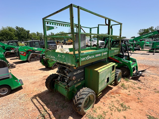 2017 Skyjack SJ6832 RT 4x4 Dual Fuel Scissor Lift