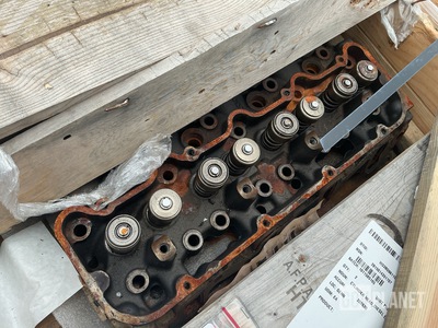 (2) GM 12556822 Diesel Engine Cylinder Heads