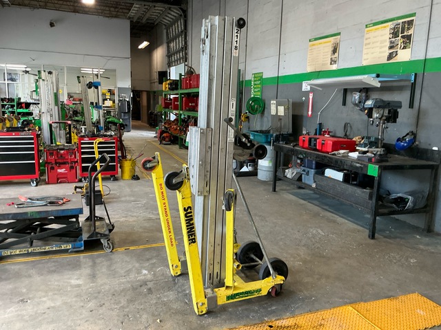 2022 Sumner 2118 Material Hoist