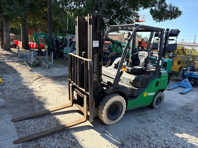 2016 Toyota 8FGU25 4350 lb Pneumatic Tire Forklift