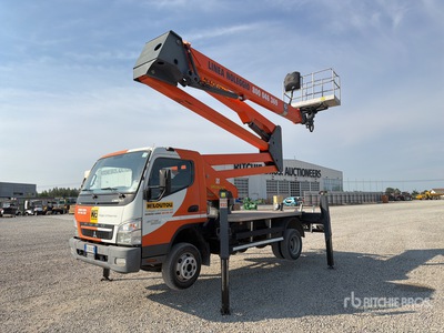 Socage DA328 28 m on Mitsubishi 4x2 Camión con Cesta Elevadora