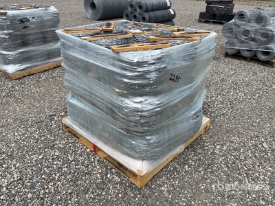 Quantity of (27) Large Rolls of Galvanized 有刺鉄線 (Unused)
