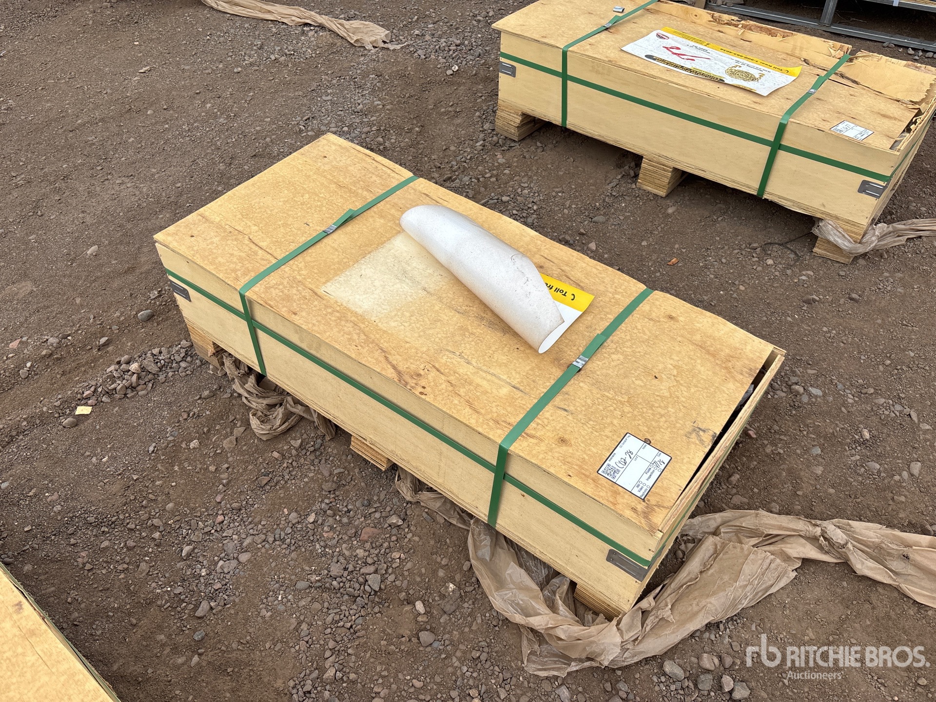 Quantity of 2026 EMC LB9200 (5) Ratchet Binders & (10) Transport Chains (Unused)