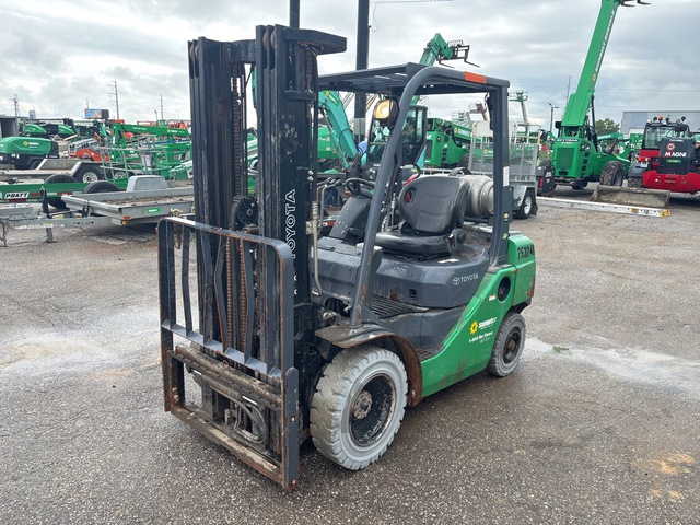 2015 Toyota 8FGU25 4500 lb Pneumatic Tire Forklift