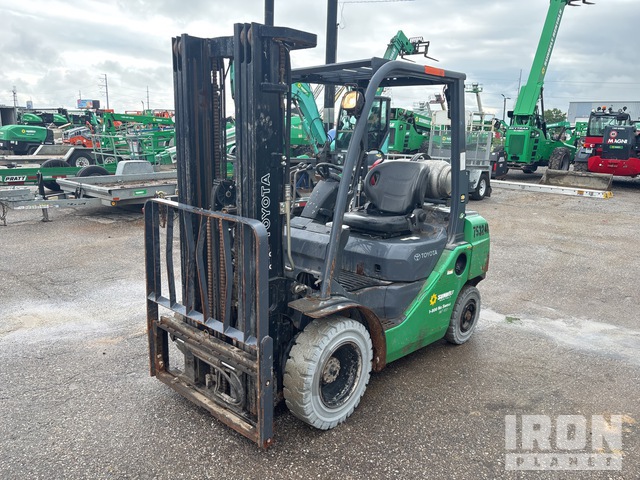 2015 Toyota 8FGU25 4500 lb Pneumatic Tire Forklift