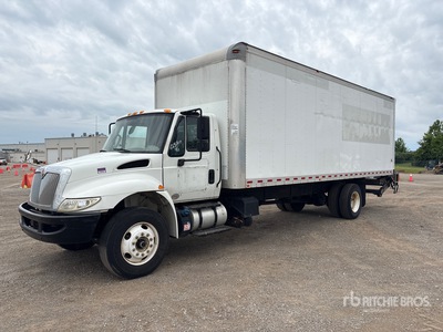 2018 International 4300 4x2 Furgoneta caja cerrada