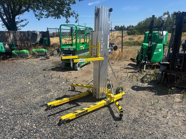 2022 Sumner 2124 Material Hoist