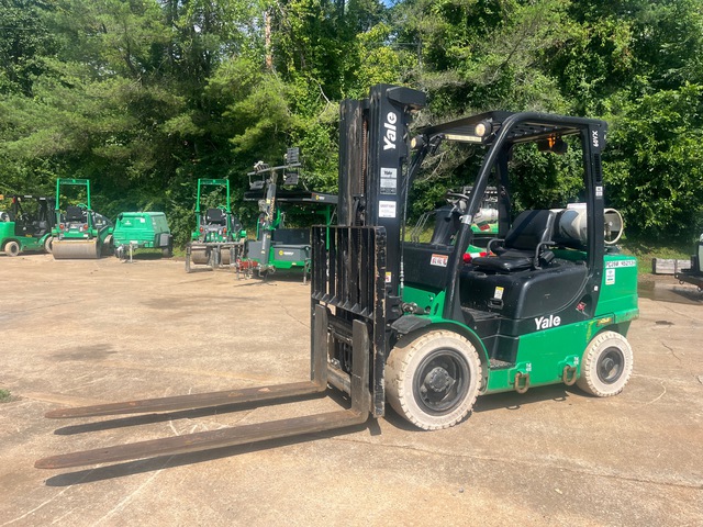 2016 Yale GTP060VXNEAE091 5700 lb Pneumatic Tire Forklift