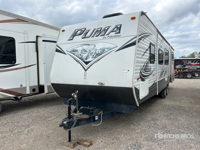 2014 Forest River 32 ft T/A Travel Trailer
