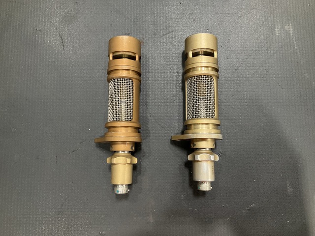(2) Eaton 400-340-031-101 Metallic Particle Detectors