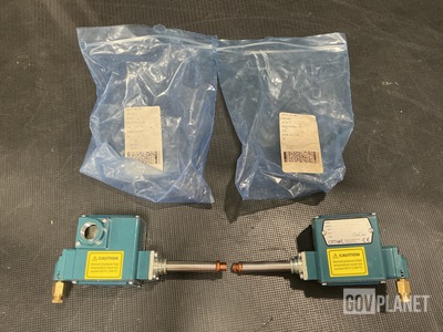 (2) Amot 4140AR1H11CA3-AVA Temperature Switches
