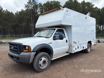 2006 Ford F-550 XL 4x2 شاحنة متعددة الاغراض