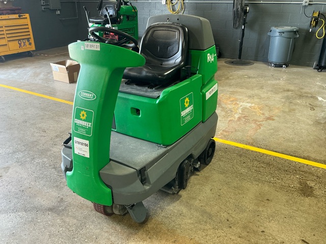 2019 Tennant R14 Ride-On Floor Scrubber
