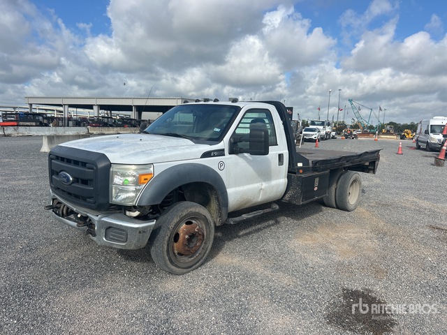 2015 Ford F-550 XL 4x2 Flatbed Truck