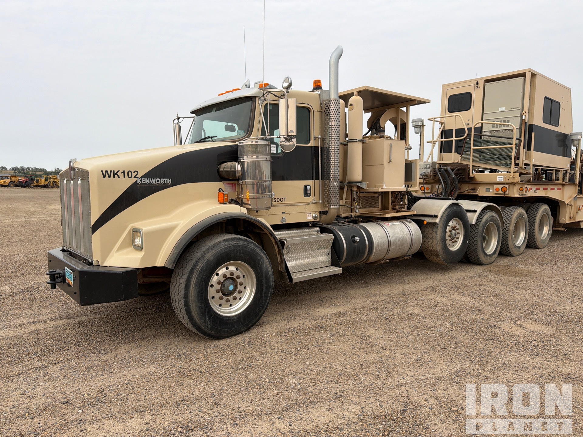 2011 Kenworth T800B 10x6 Heavy Haul Quad/A Day Cab Truck Tractor